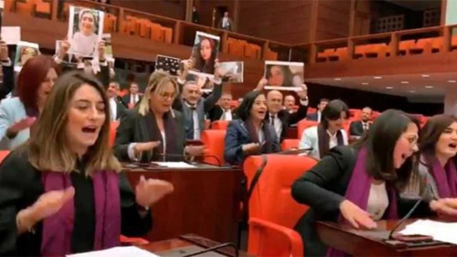 “Un violador en tu camino” en Parlamento de Turquía