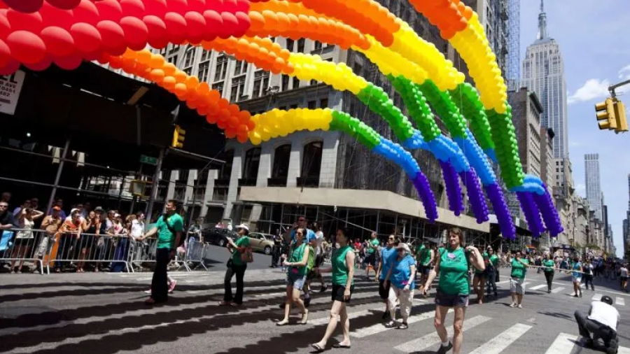 Tras pandemia, regresa a NY desfile del orgullo gay