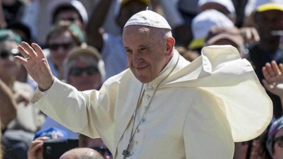 Papa celebra su santo regalando helados a pobres y sin techo