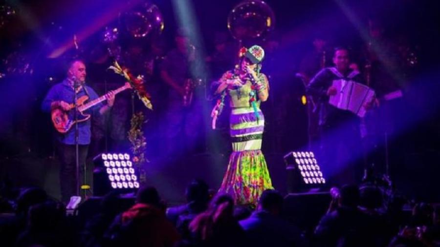 Encanta Lila Downs a Monterrey