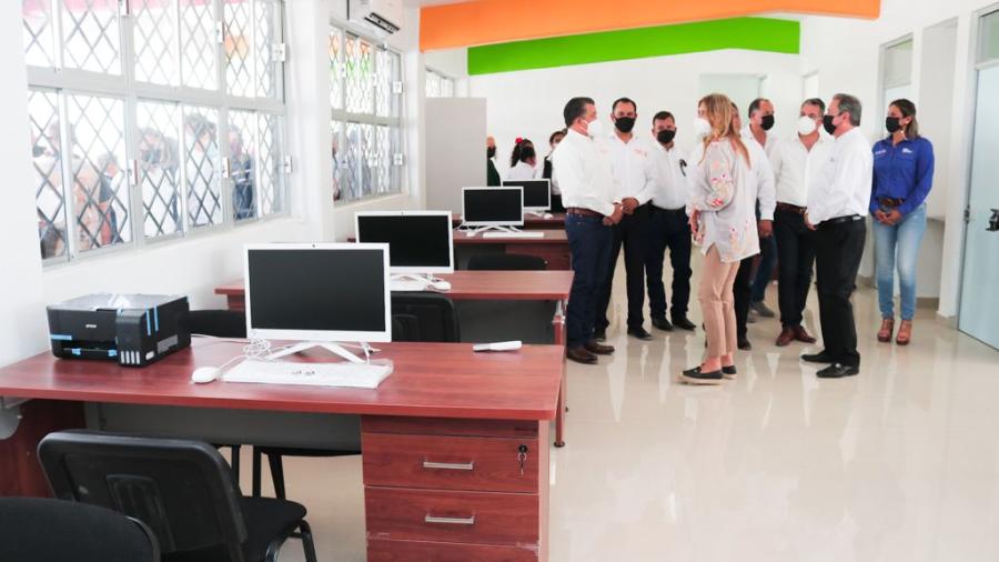 Inauguró Maki Ortiz Secundaria construída por el Gobierno Municipal 