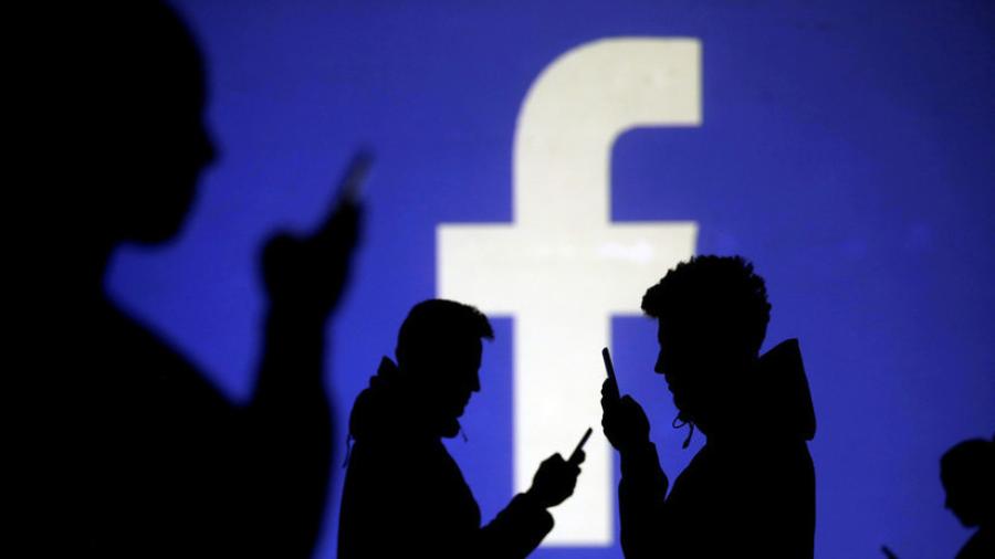 Facebook comparte datos personales de sus usuarios