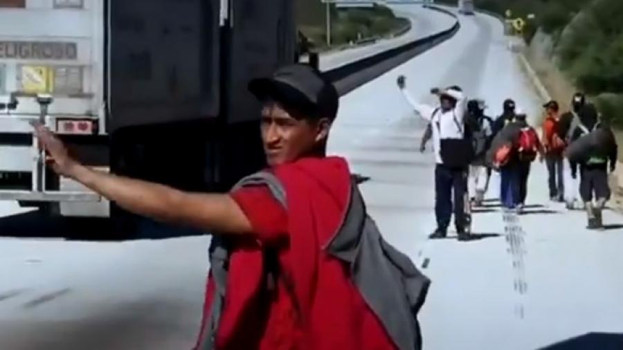 Contin&uacute;a la caravana su camino, pasa un n&uacute;mero reducido por Sonora