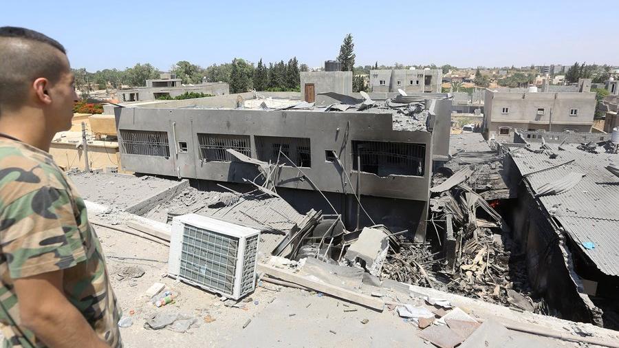 Decenas de muertos tras ataque en centro de migrantes en Libia