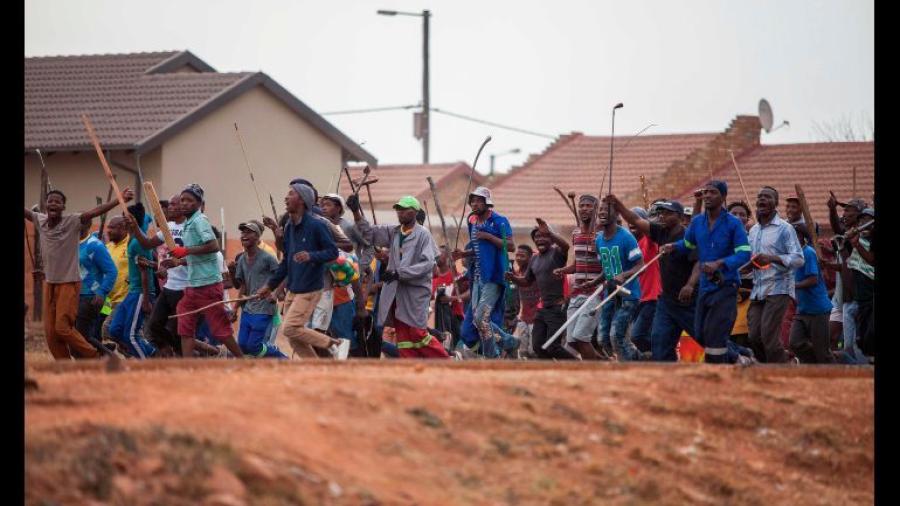 10 muertos tras jornada violenta xenófoba en Sudáfrica