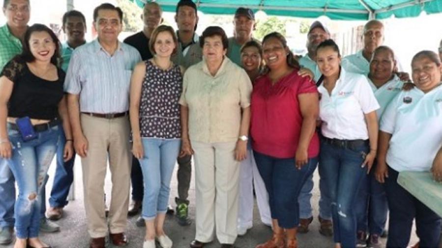 Asiste Alcaldesa a la jornada de venta de abarrotes a bajo costo