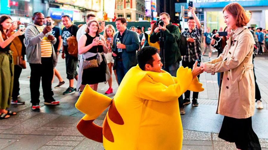 Pide matrimonio ¡Disfrazado de Pikachu!