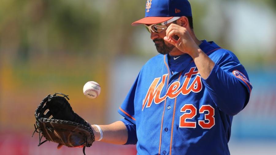 Adrián González analiza retiro tras lesión en la espalda