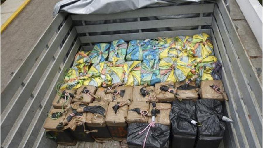 Decomisa Policía Federal más de 48 kilos de cocaína en el AICM