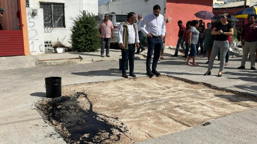 Pide alcalde a constructoras de vivienda usar pavimento de calidad en calles