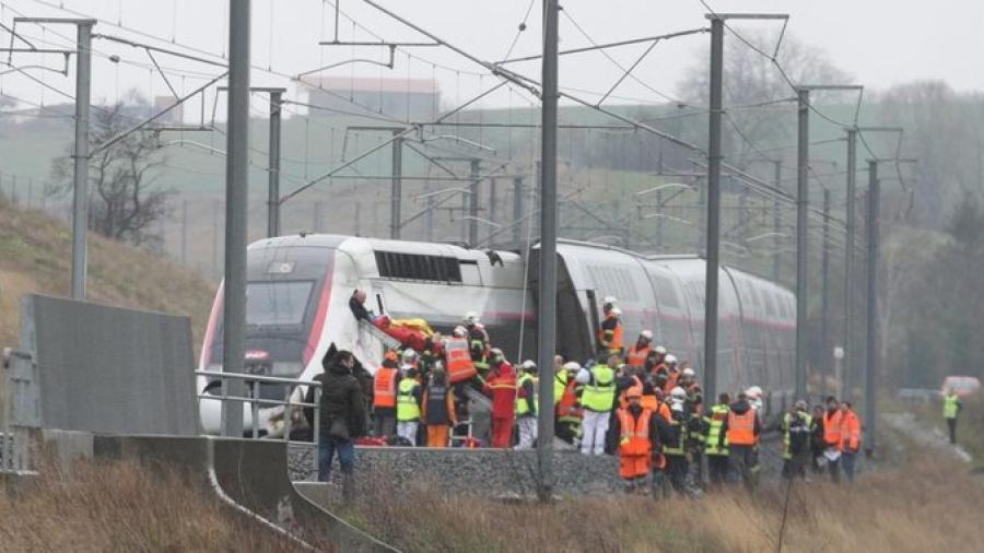 Al menos 21 heridos tras descarrilamiento de tren en Francia