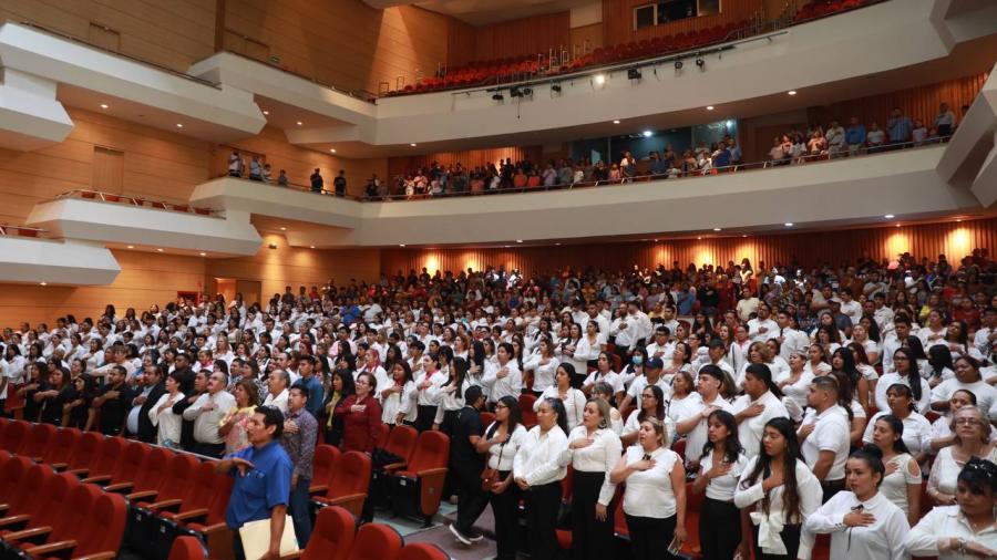 Gradúan 584 nuevos emprendedores de los talleres de oficio UNE