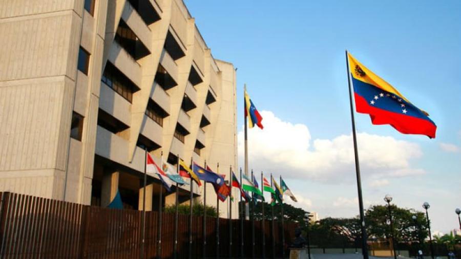 Tribunal venezolano ordena procesar a diputados opositores a Maduro