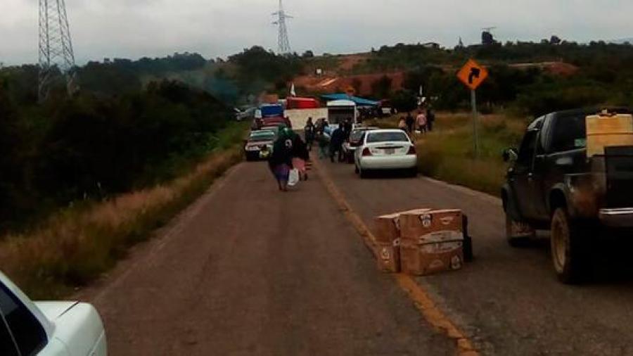 Carreteras de Oaxaca son bloqueadas por manifestaciones