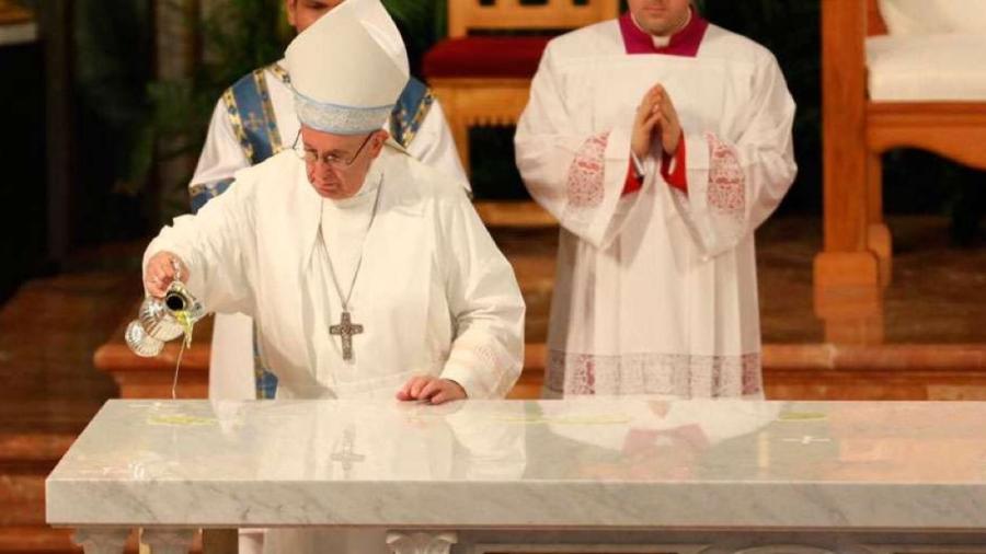 Consagra el Papa Francisco altar de catedral en Panamá