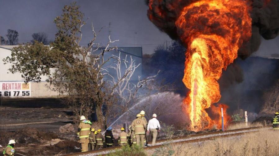 Ducto de Pemex en Jalisco registra fuga e incendio de combustible