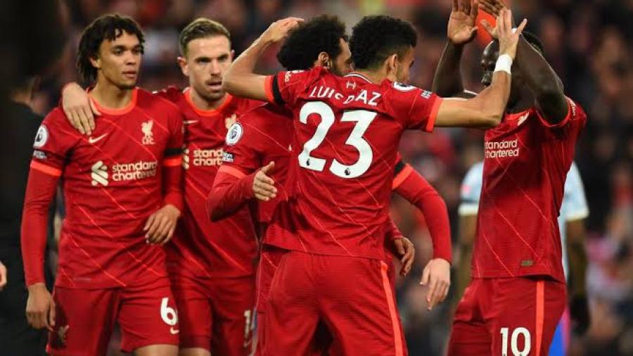 Liverpool ‘vapuleó’ al United en el clásico de Inglaterra