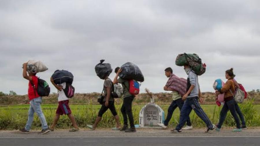 Ken Salazar afirma buscar respuesta a crisis migratoria en México 