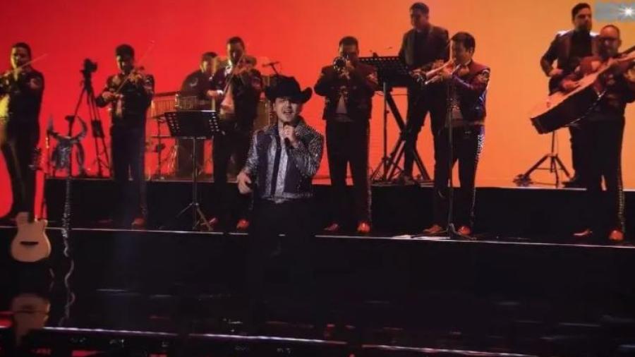 Ofrece Christian Nodal concierto virtual como parte de su "Ayayay Tour"