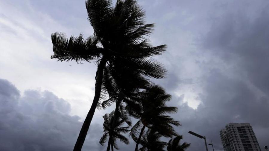 ''Epsilon'' ya es huracán y se acerca a Bermudas