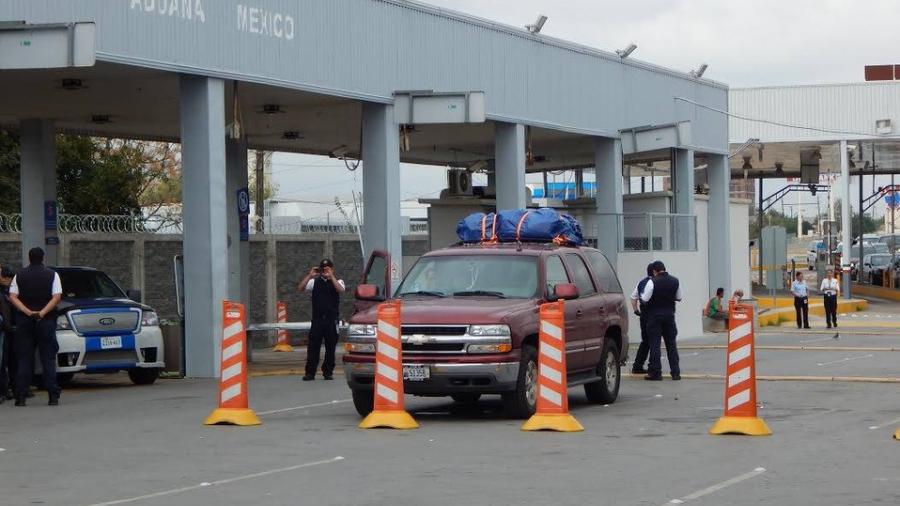 Sustituyen muros donde banqueteaban autos, por boyas en Garita del Puente 2