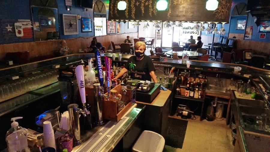 Inicia reapertura de bares en Condado Cameron 