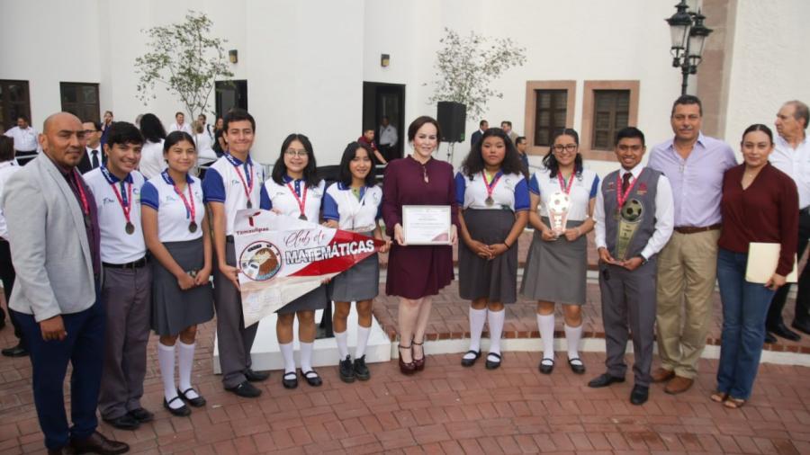 Estudiantes de COBAT 108 logran campeonato estatal de matemáticas 