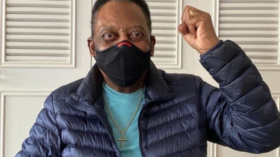 Pelé es hospitalizado para continuar con su tratamiento de cáncer
