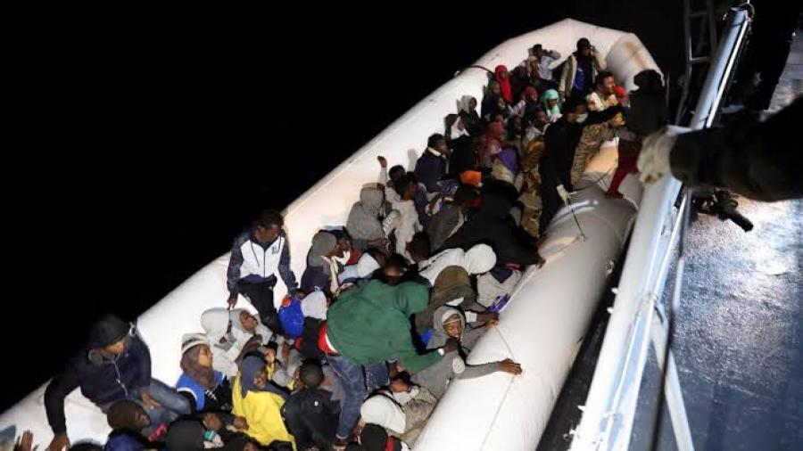 Rescatan a más de 230 migrantes en el Mediterráneo