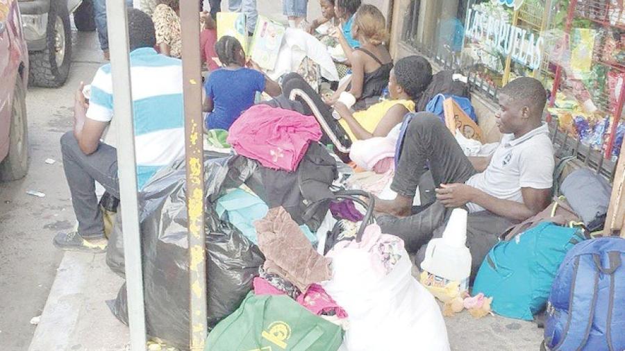 Africanos quedan varados en la ciudad