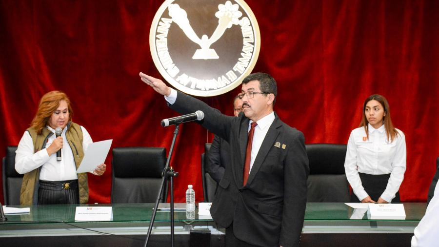 Asume Dámaso Anaya Alvarado la rectoría de la UAT