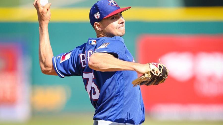 ¡Adiós 2020! Brock Burke se someterá a cirugía