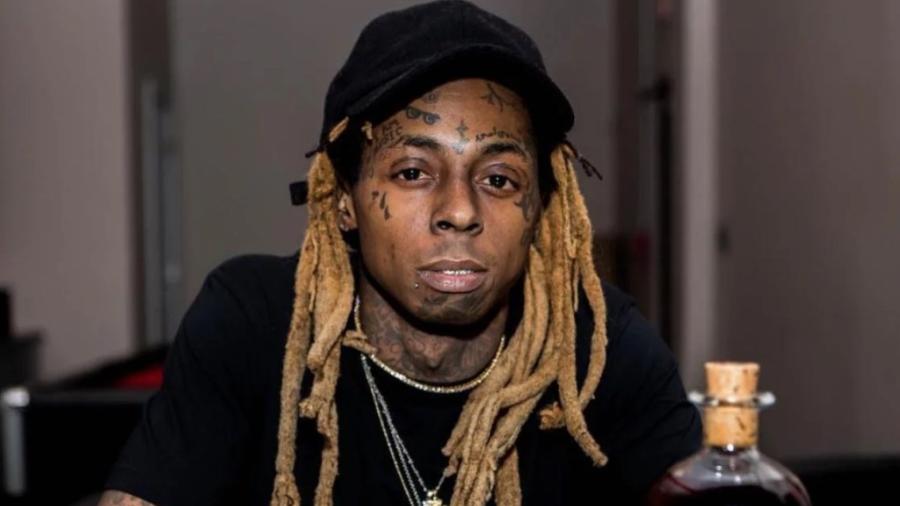 Detienen avión donde viajaba Lil Wayne tras encontraran droga y armas 