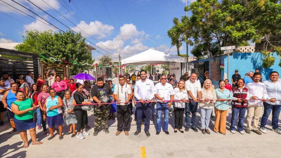 Inauguró Carlos Peña Ortiz pavimentación hidráulica en Villas de Esmeralda