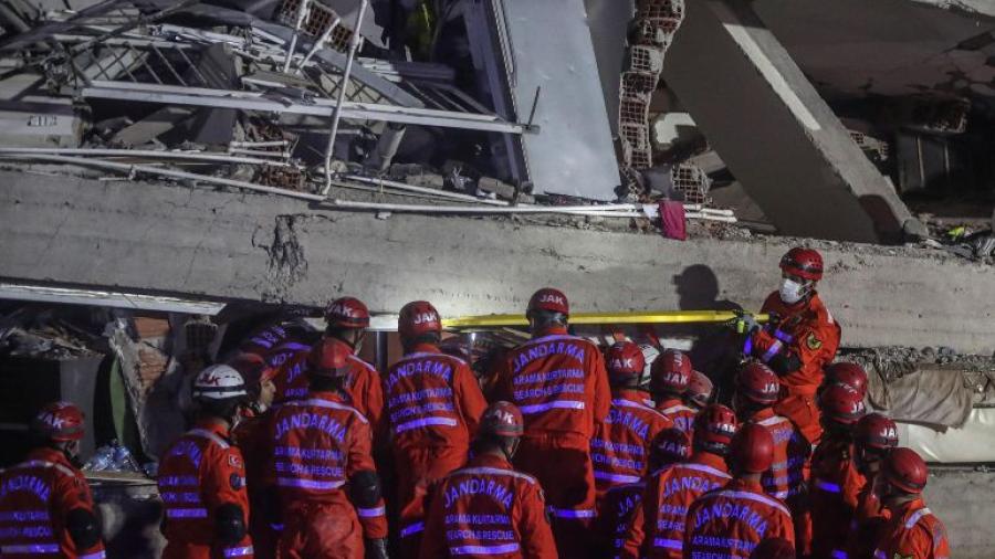 Se eleva a 27 los muertos por sismo en Turquía y Grecia