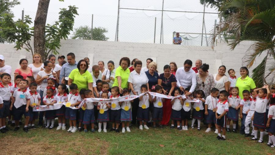 Beneficia Ayuntamiento a jardín de niños con barda perimetral