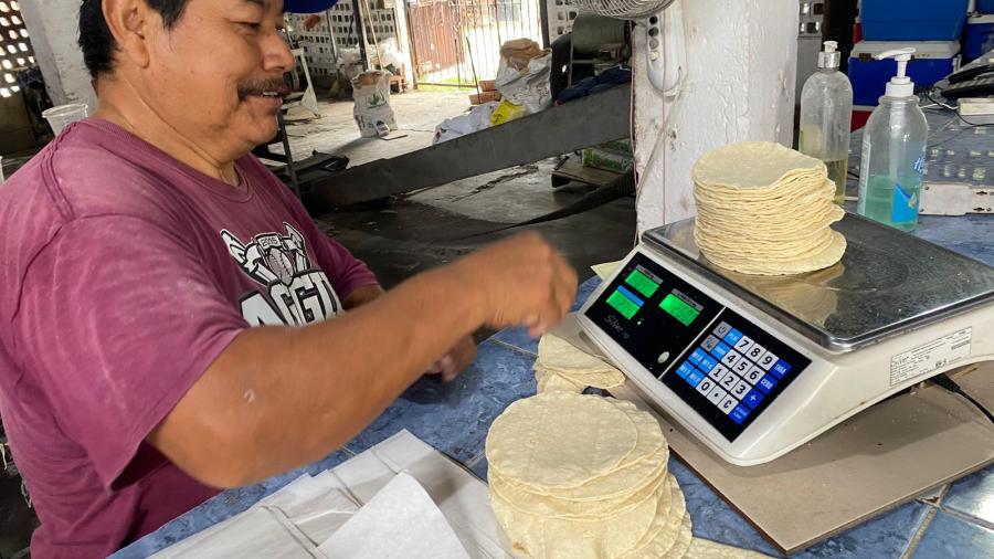 Buscan incremento al precio de la tortilla