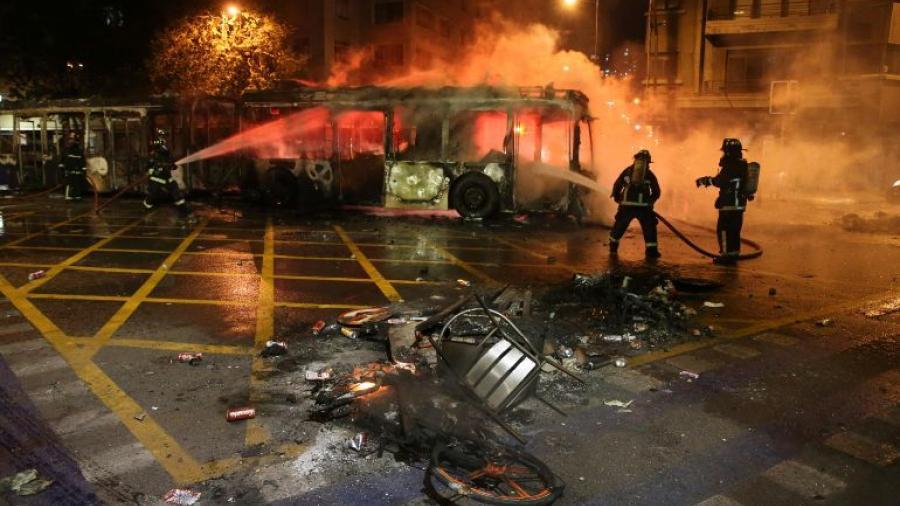Tras protestas, Chile decreta estado de emergencia