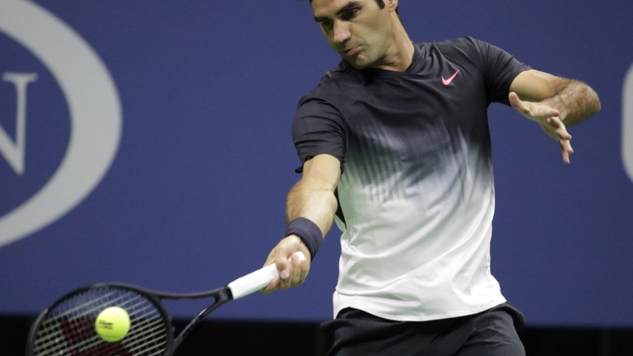 Federer sufre, pero avanza a la segunda ronda del US Open
