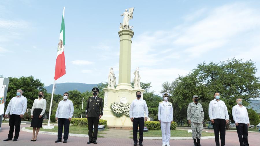 Autoridades montaron guardia de honor en el Monumento a los Héroes de la Independencia