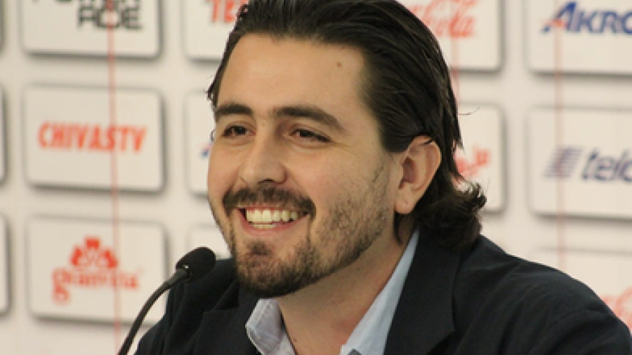 Vergara deja presidencia de Chivas a su hijo Amaury