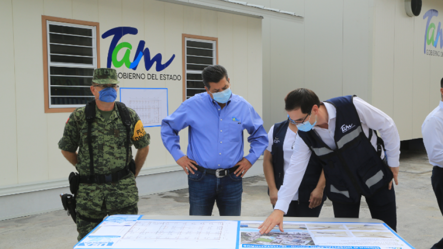 Supervisa Gobernador avance de la construcción de Hospital Móvil en Matamoros