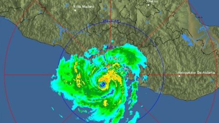 "Max" se convierte en huracán categoría 1 frente a costas de Guerrero
