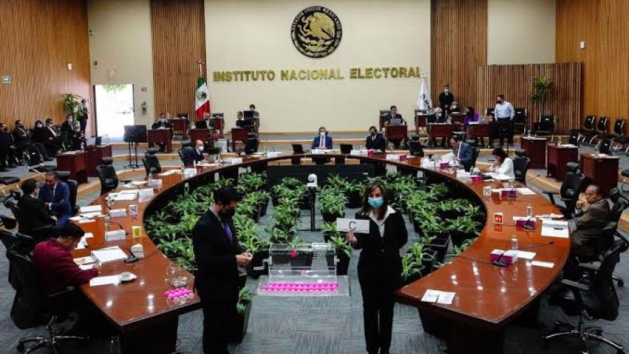 Diputados buscan que presidencia del INE no sea para una mujer: alistan acuerdo