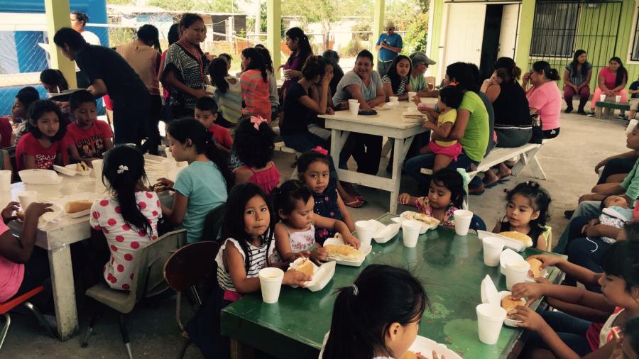 Niños de la colonia el Alto celebran su día