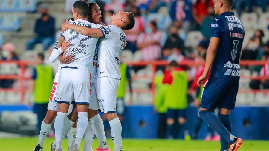 Pachuca golea a Chivas y los elimina de la Liguilla