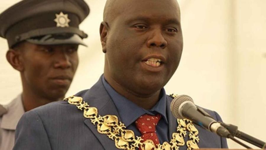 Alcalde de Zimbabue es detenido por abuso de poder