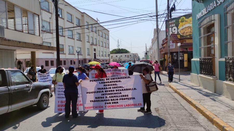 Protestan por entrega de plazas de salud a familiares de líderes sindicales 