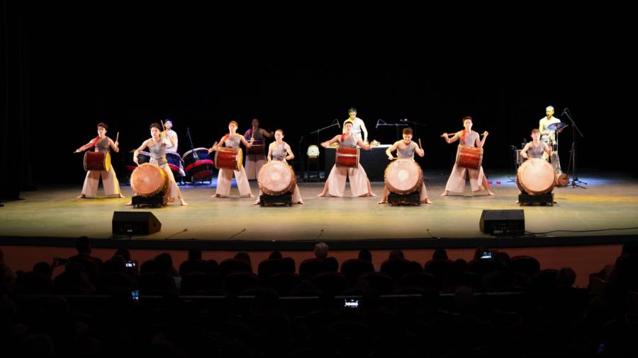 Ovaciona Nuevo Laredo al grupo Hands Percussion of Malaysia en el Festival Internacional