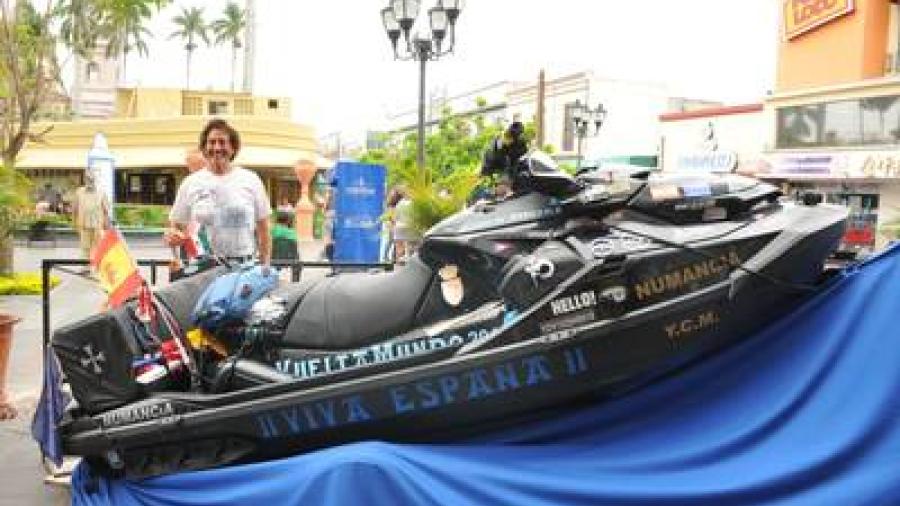 Álvaro de Marichalar: el Español que recorre el mundo en moto acuática